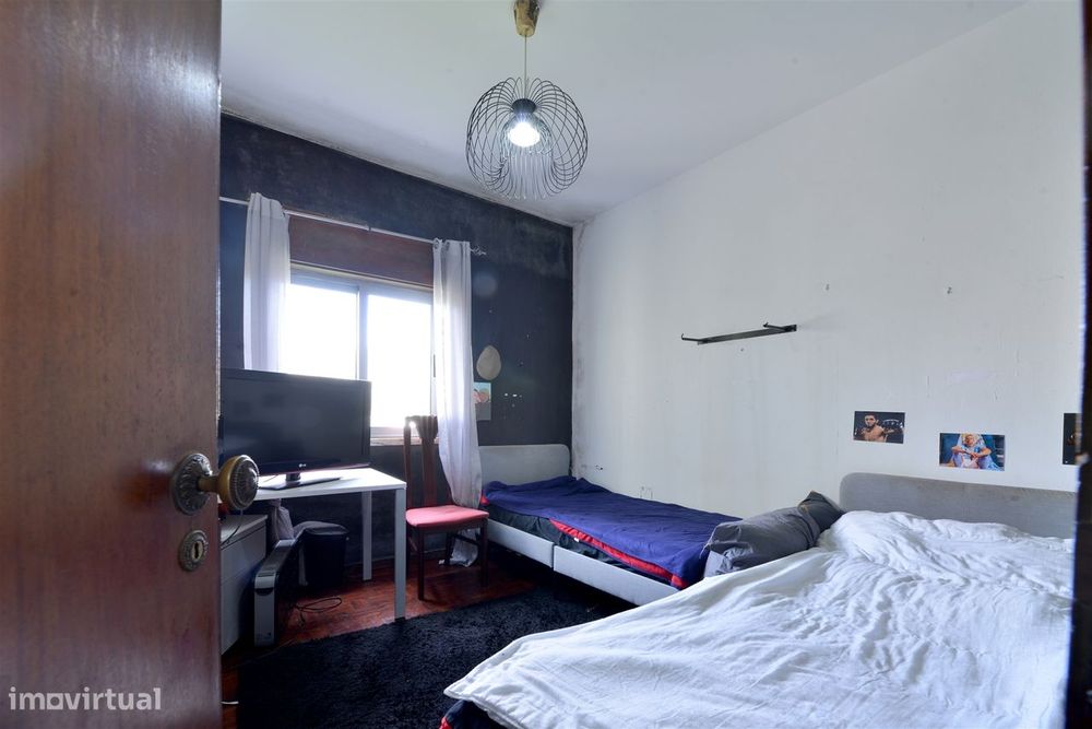 Apartamento T2 para remodelar em Porto Salvo, Oeiras