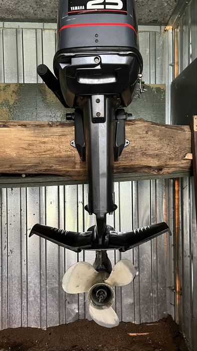 Sklnik zaburtowy Yamaha 25