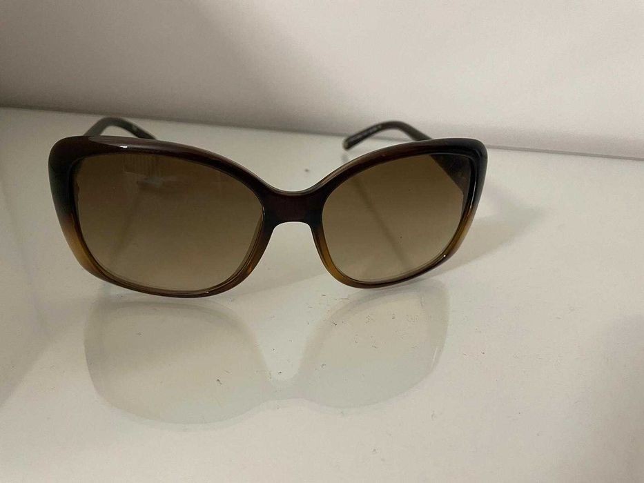 Óculos de sol marca "escada"