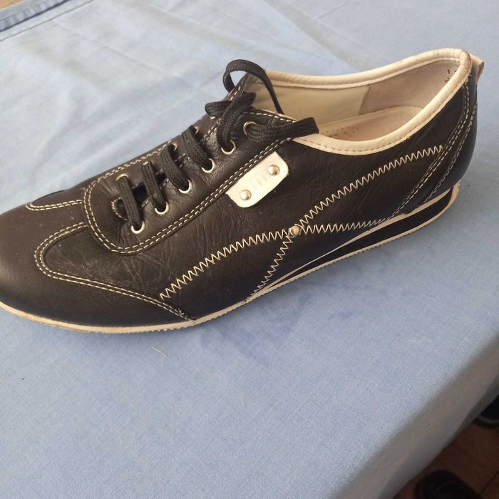 Damskie sneakersy firmy MEDICUS w rozmiarze 39.
