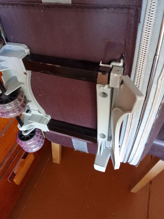 Zestaw trzech walizek podróżnych