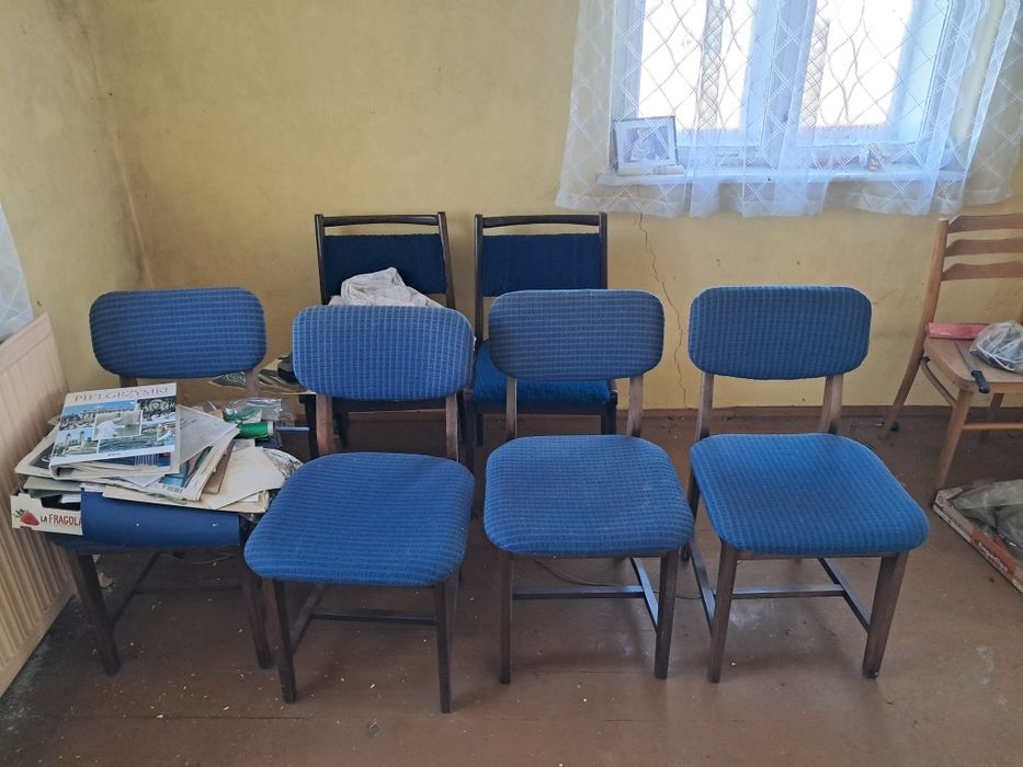 Krzesła niebieskie solidne