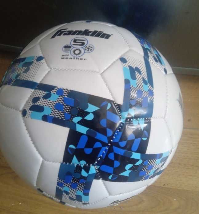 ПродамАбсолютноНОВИЙ Фірмовий м'яч доФутболу
FRANKLIN Original розмір5