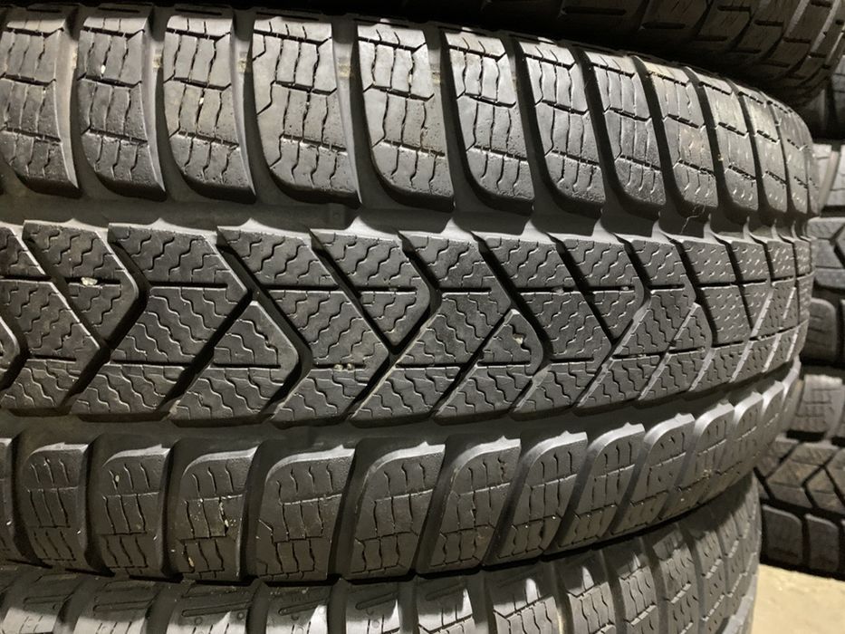 Шини б/у зима 215/60-R16 Pirelli Sottozero 3