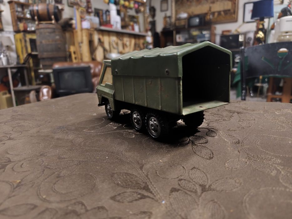 Carro militar antigo Jozan