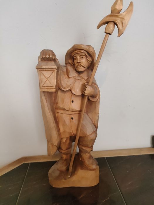 Rzeźba latarnik, strażnik