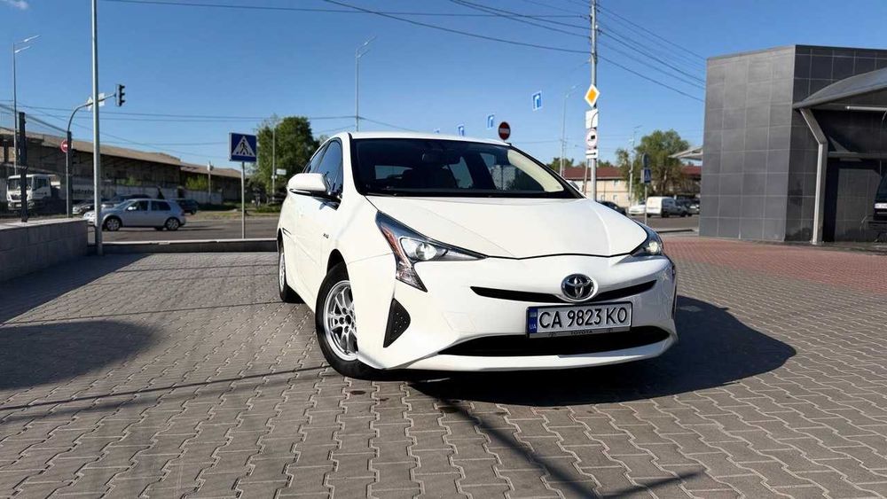 Оренда Аренда Toyota Prius 50 Пріус Гібрид під таксі  5л\100км гарний стан