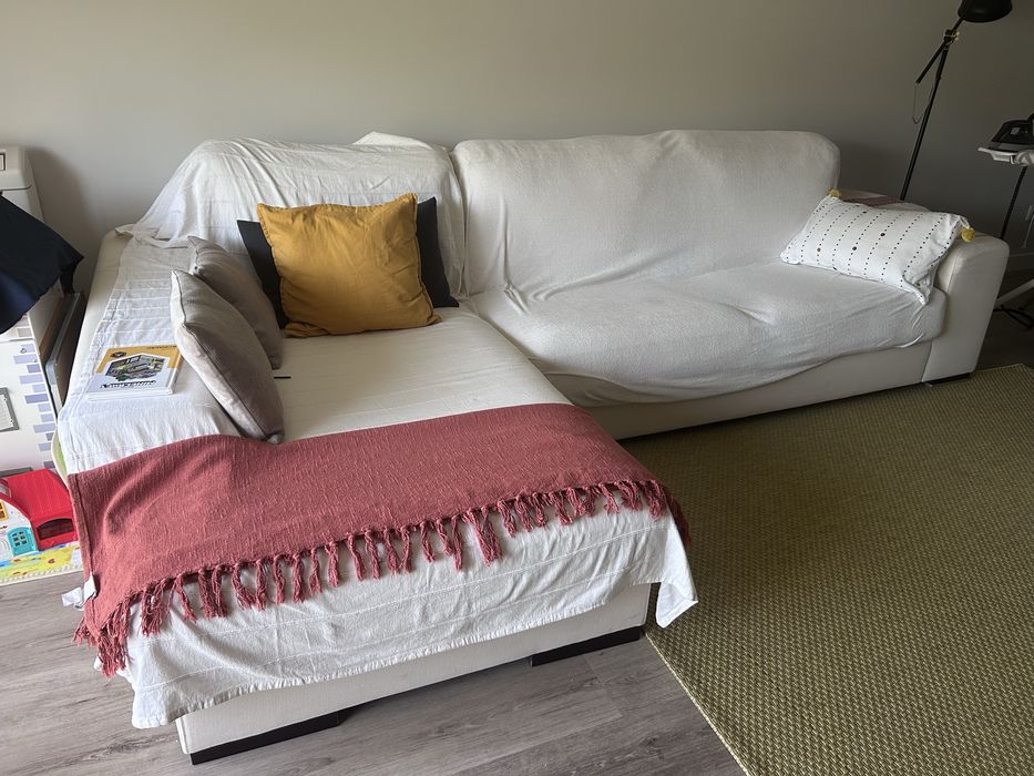 Sofá com chaise long