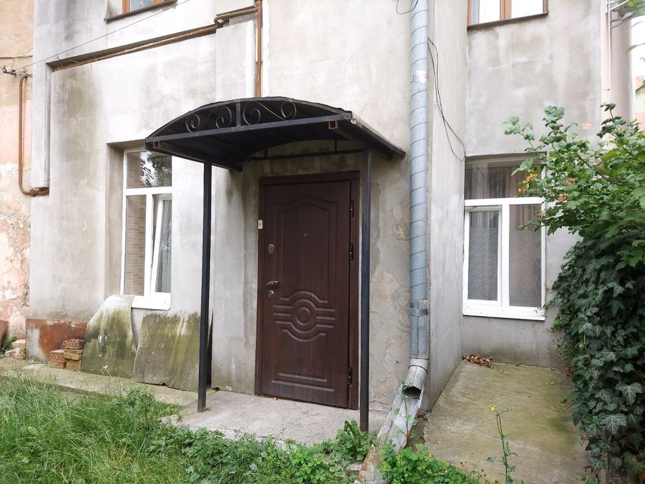 Двокімнатна квартира в центрі м. Чернівці, 44.9 кв.м, 1 й поверх, окремий вхід