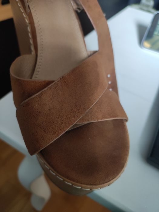 Sandały koturn asos skóra