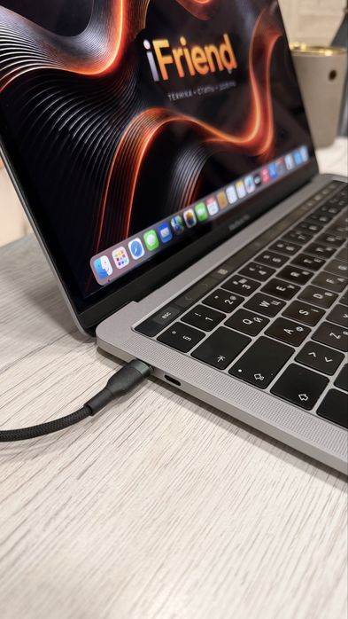 MacBook Pro 13“  i5/8/128gb Space Gray