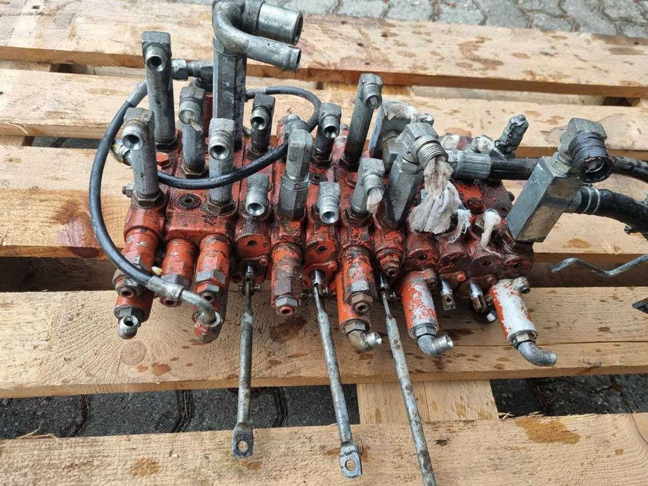 oryginalny, używany rozdzielacz hydrauliczny Kubota RB519--61152