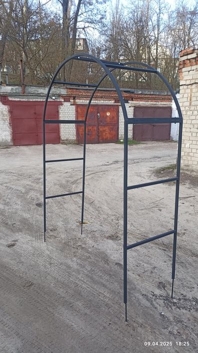 Садові арки для квітів