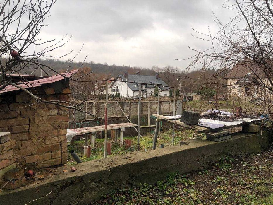 Продаж будинку і земельної ділянки