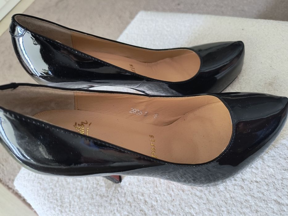 Lakierki hristian Louboutin 37