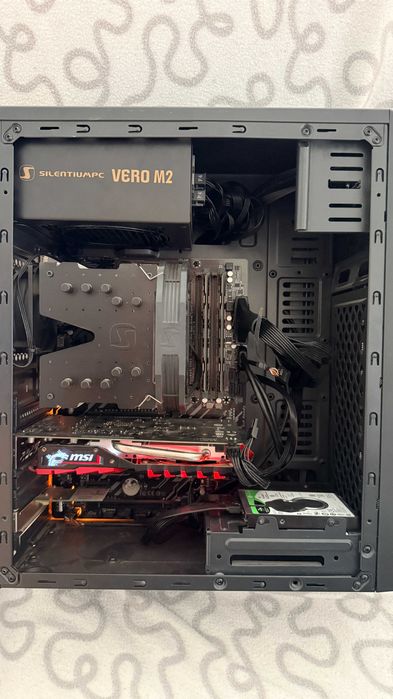 Komputer gamingowy Intel Core i3 8350K 4-rdzeniowy 8GB RAM, monitor