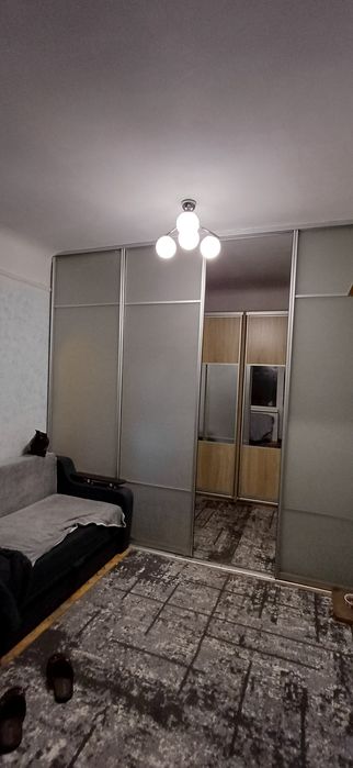 Скляні розсувні двері