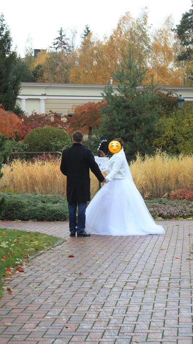 Продам весільну сукню шиту на замовлення