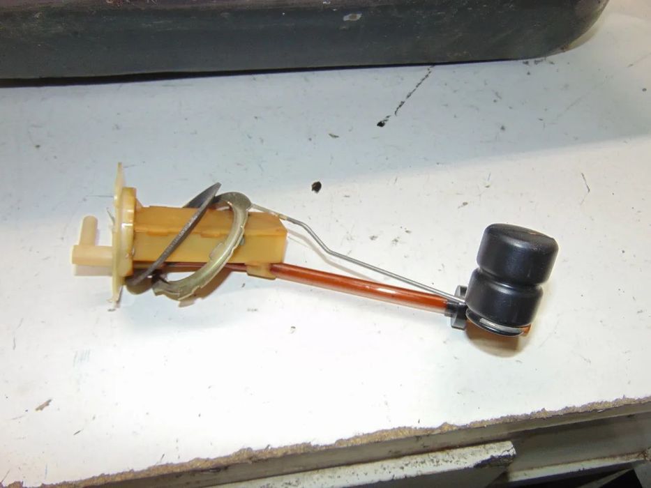 Peugeot 305 depósito gasolina