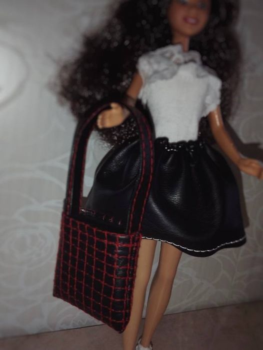 Меблі, одяг, сумки для барбі. Ручна робота.