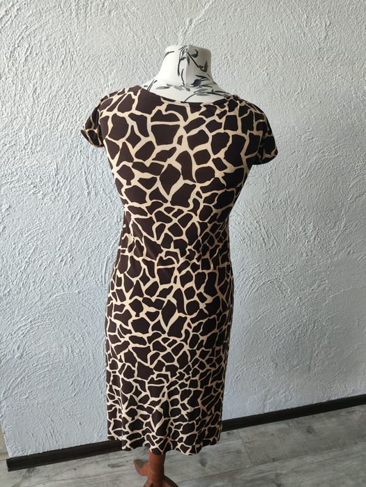 Wyszczuplająca sukienka koktajlowa 40 M elastyczna panterka