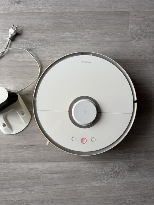 Робот-пилосос Roborock працює (Xiaomi) ксіомі