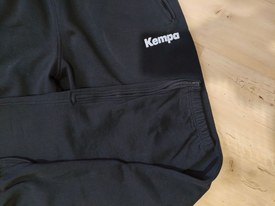 Czarne bawełniane spodnie dresowe marki Kempa capture używane XXXL