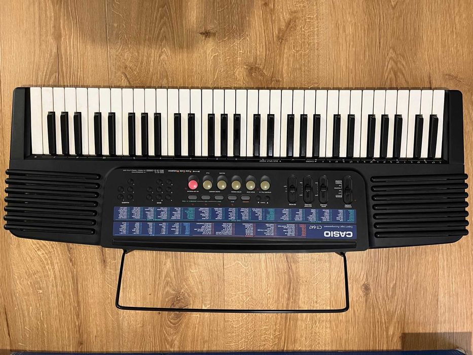 Keyboard Casio CT 647, kupiony w USA, stan bdb