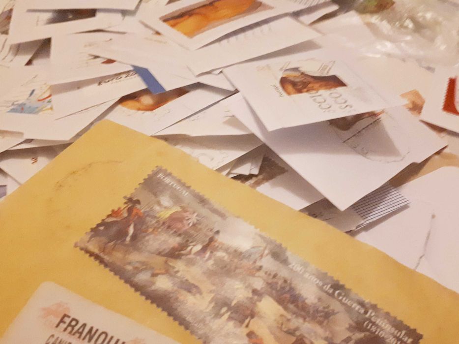 Mais de 1900 selos diversos de Portugal