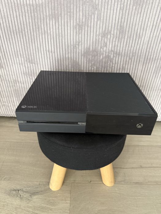 Xbox One + Kinect + 2 pady + 10 gier