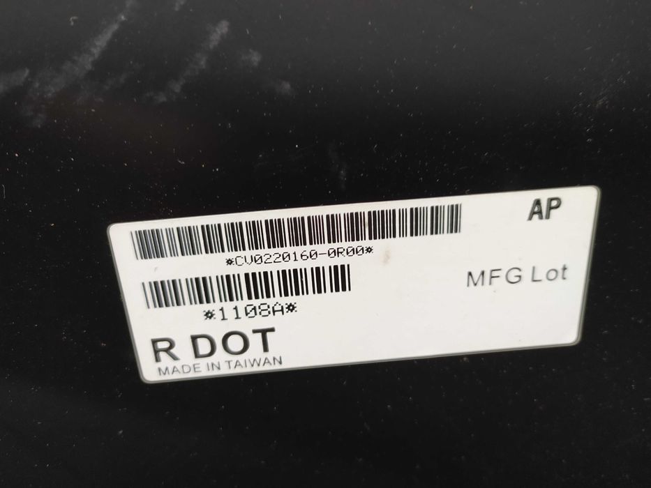 Крило переднє праве