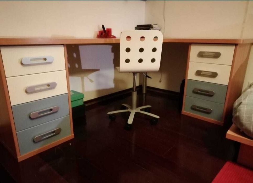 Mobília de Quarto Completa – Cama 110x200 + Grande Secretária de Canto (2m)