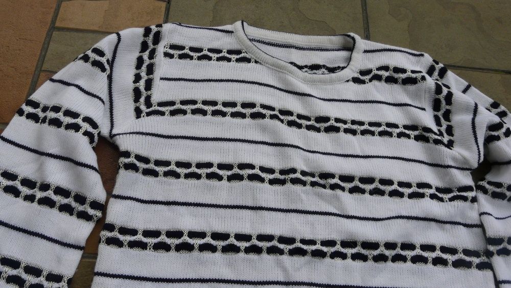 sweterek biało-granatowy