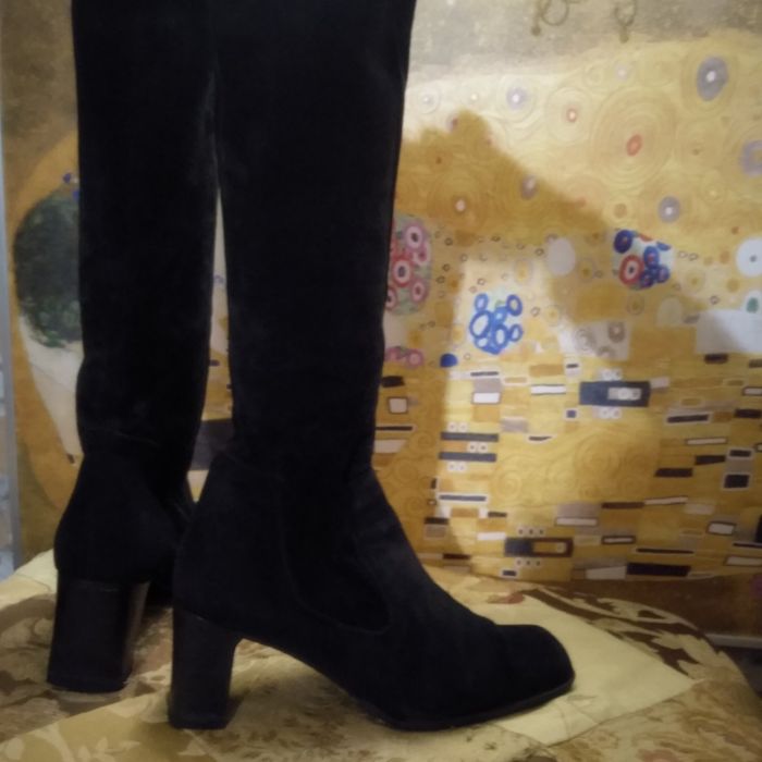 Чоботи цікаві,натуральна шкіра..