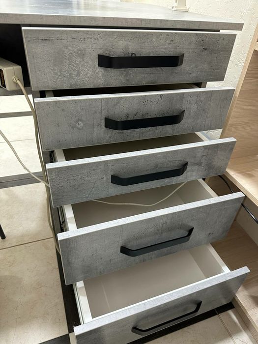 Стол для мастера маникюра с вытяжкой Teri