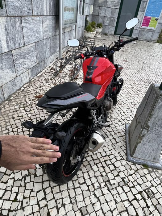 CB500F Honda 2016 A2 mota muito cuidada e revisoes feitas.