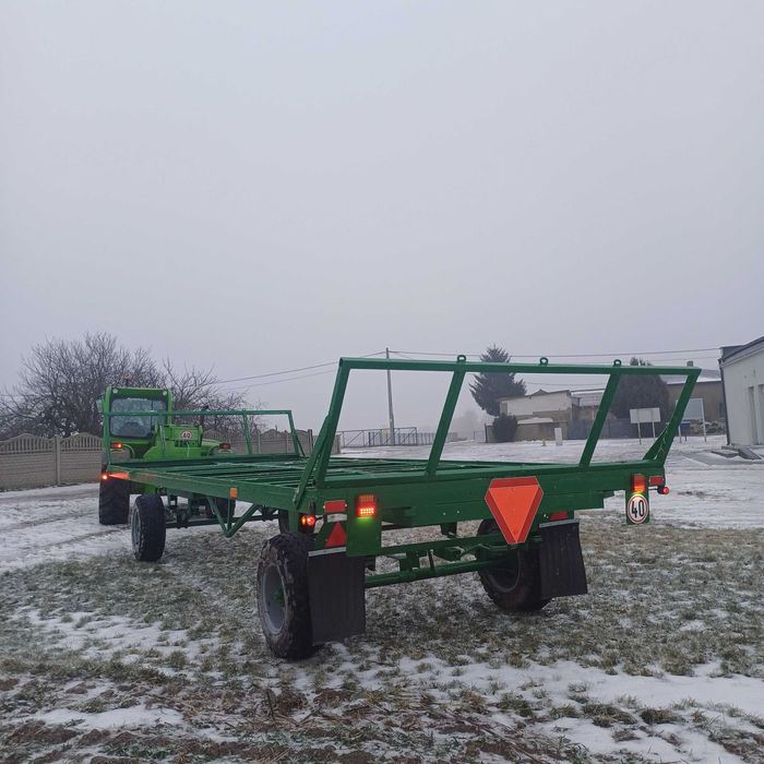 Przyczepa do bel, słomy