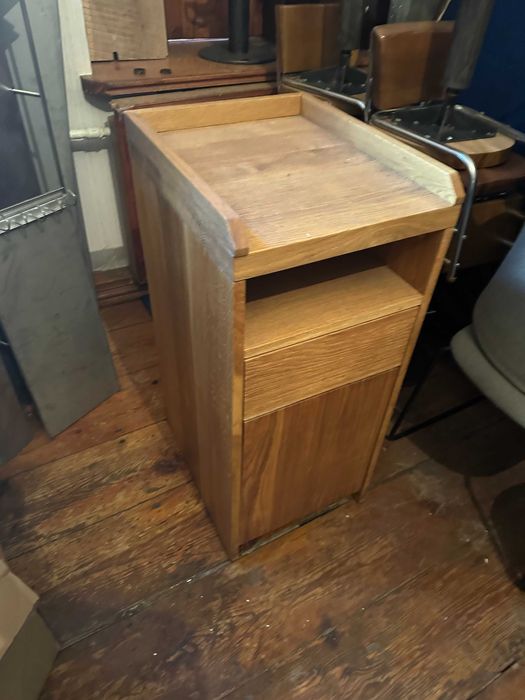 Продам дубовую тумбочку