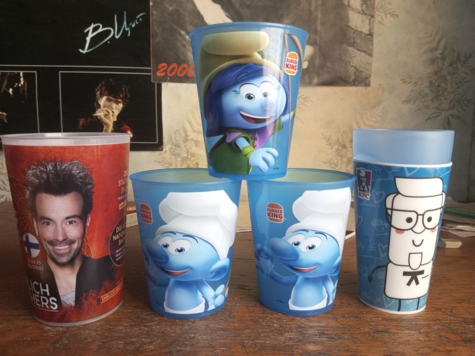 Стаканчики пластиковые KFC