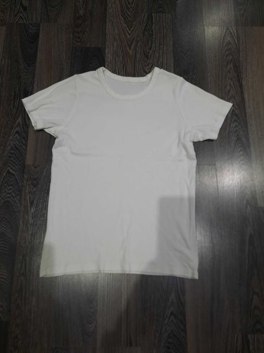 Футболки H&M на 10 лет.