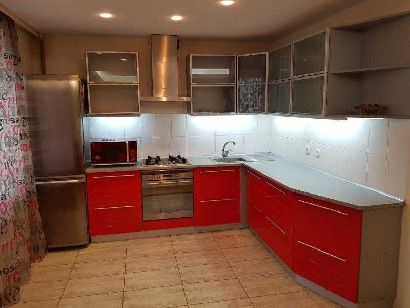 В пешей доступности 5 минут 3х станций метро 2к.кв.