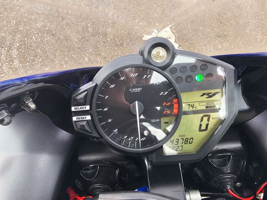 Yamaha R1 2009 full extras