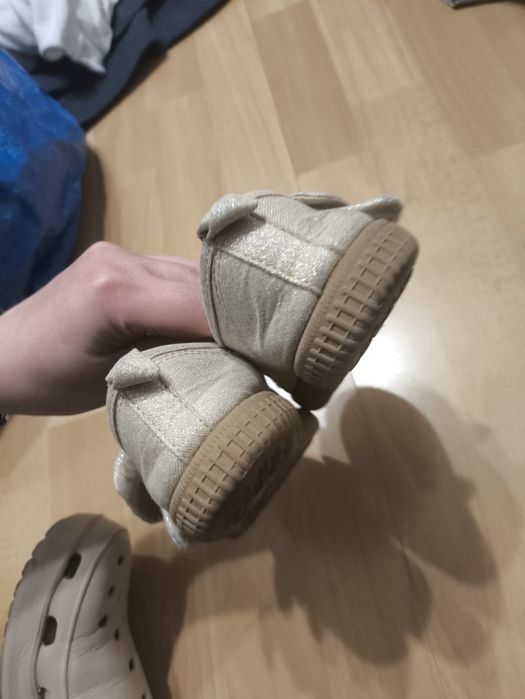 Buty na wiosnę dla dziewczynki r.28