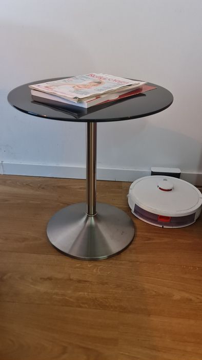 Mesa de centro com tampo de vidro