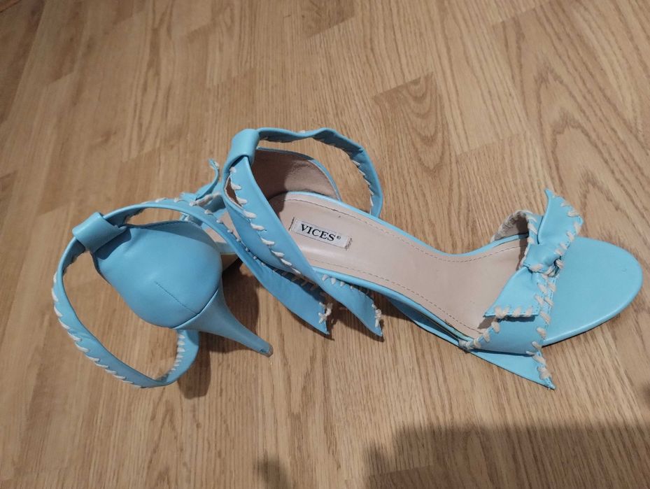 Sandały na obcasie rozm 40