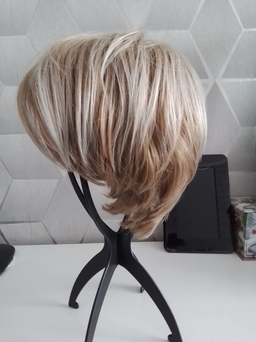Krótka peruka średni blond