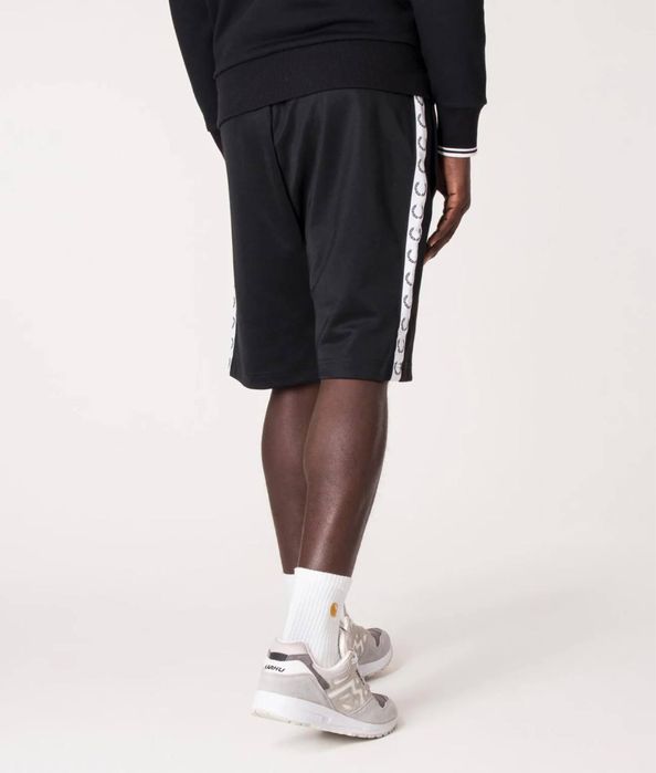 Шорты Fred Perry с лампасами