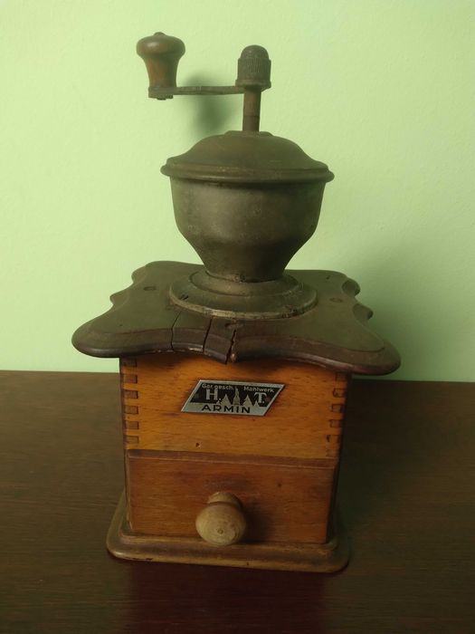 Antyczny Mlynek do kawy H,T, Armin