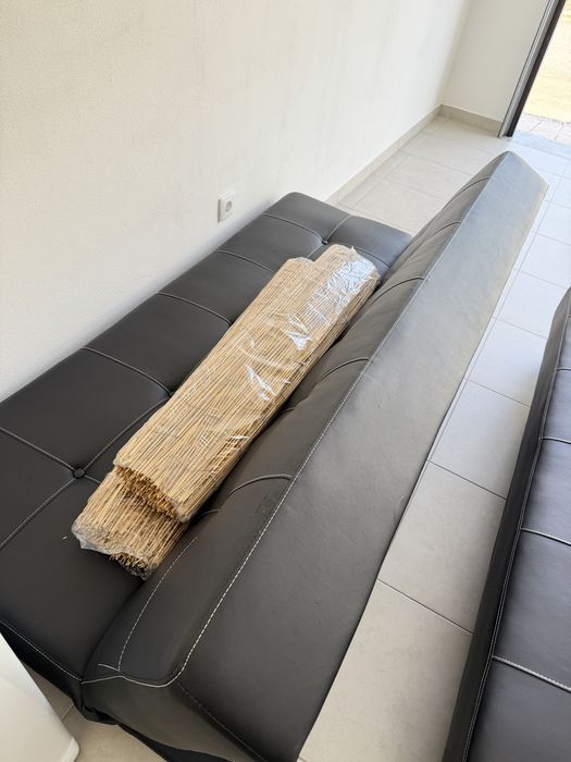 2 Sofas cama - pele sintetica