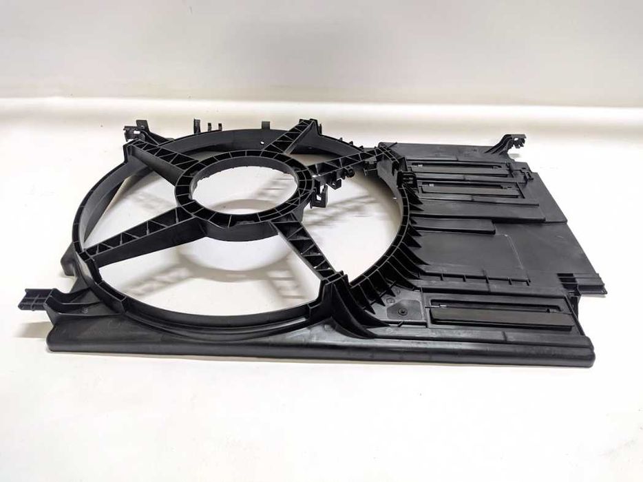 Новий кожух вентилятора BMW X1 F48; MINI F54/55/56/57 новый